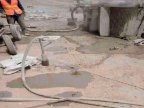 细水乡水泥混凝土路面板底注浆技术 路面脱空注浆整治方案